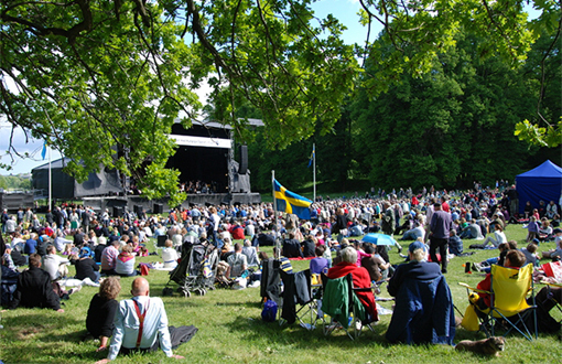 Fira nationaldagen nära Järvastaden