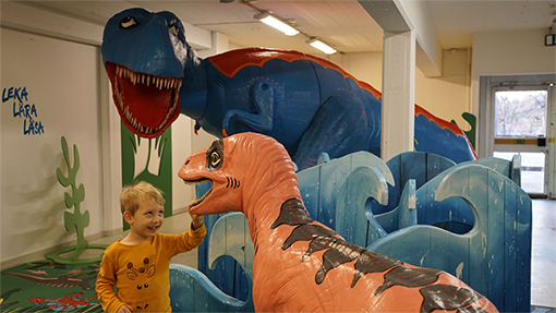 Dinosaurierna lockade till lek